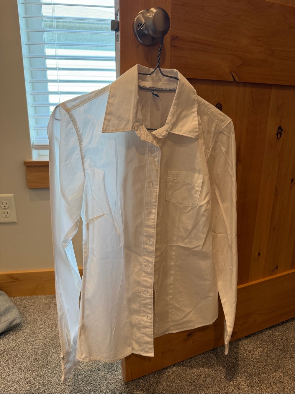 Cinch women’s white button down